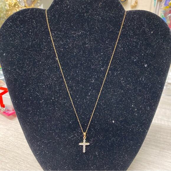 Dainty Cross Pendant Necklace Vermeil 925 Sterling Silver - Picture 5 of 9